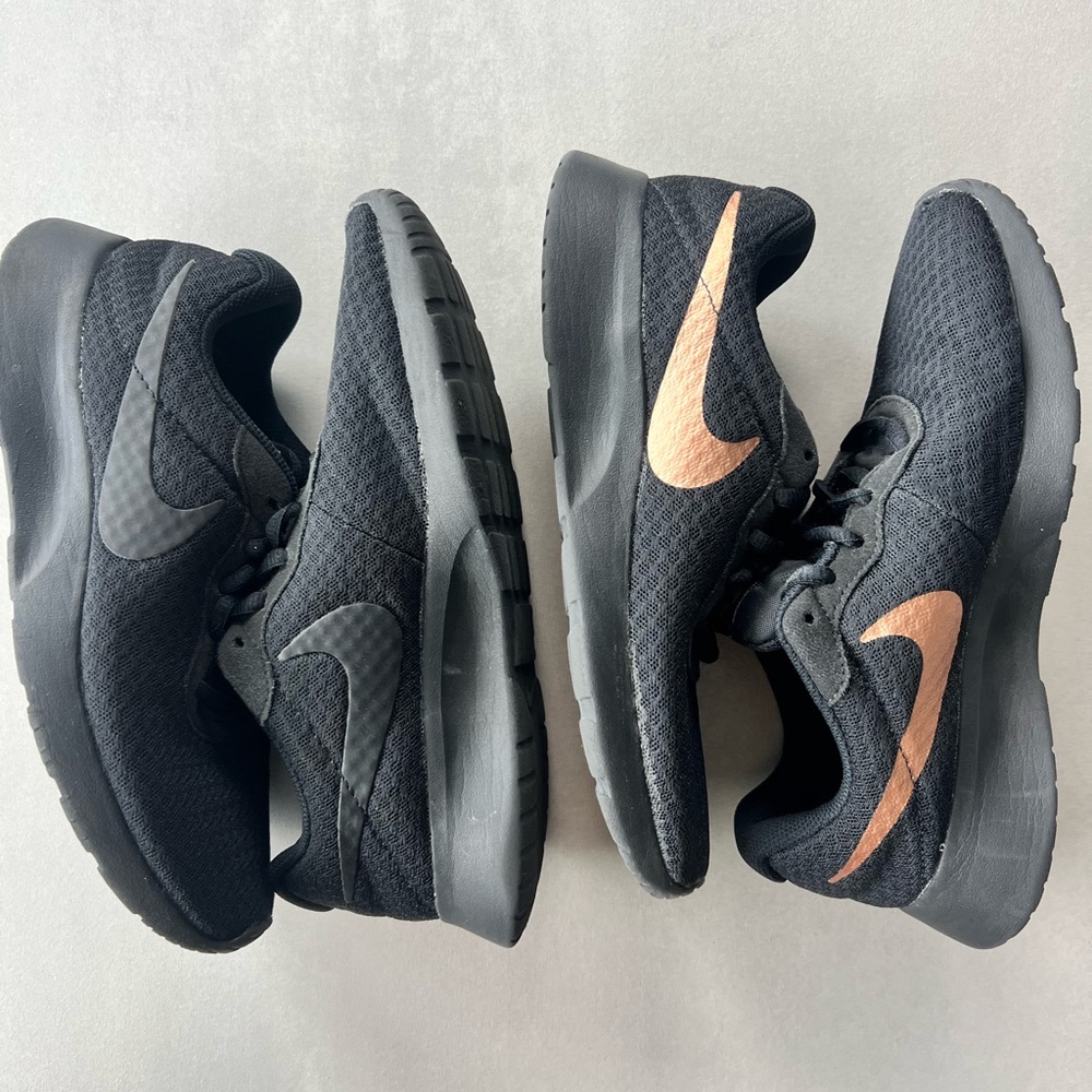 Bundle of 2 NIKE Tanjun Black Gold sneakers athletic size 7 running gym trainers